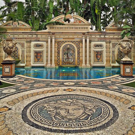 vendita maison versace|versace mansion statue.